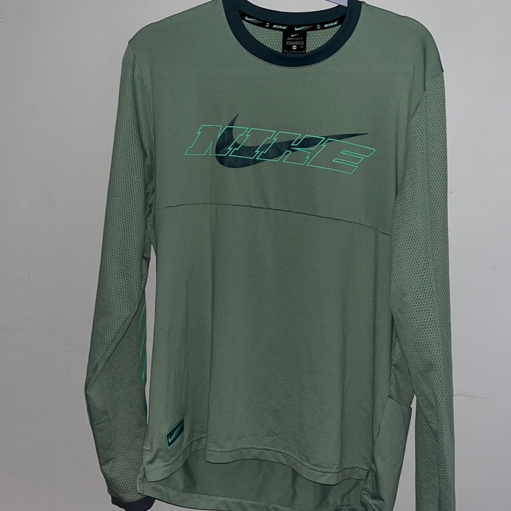 Nike sports clash long sleeve